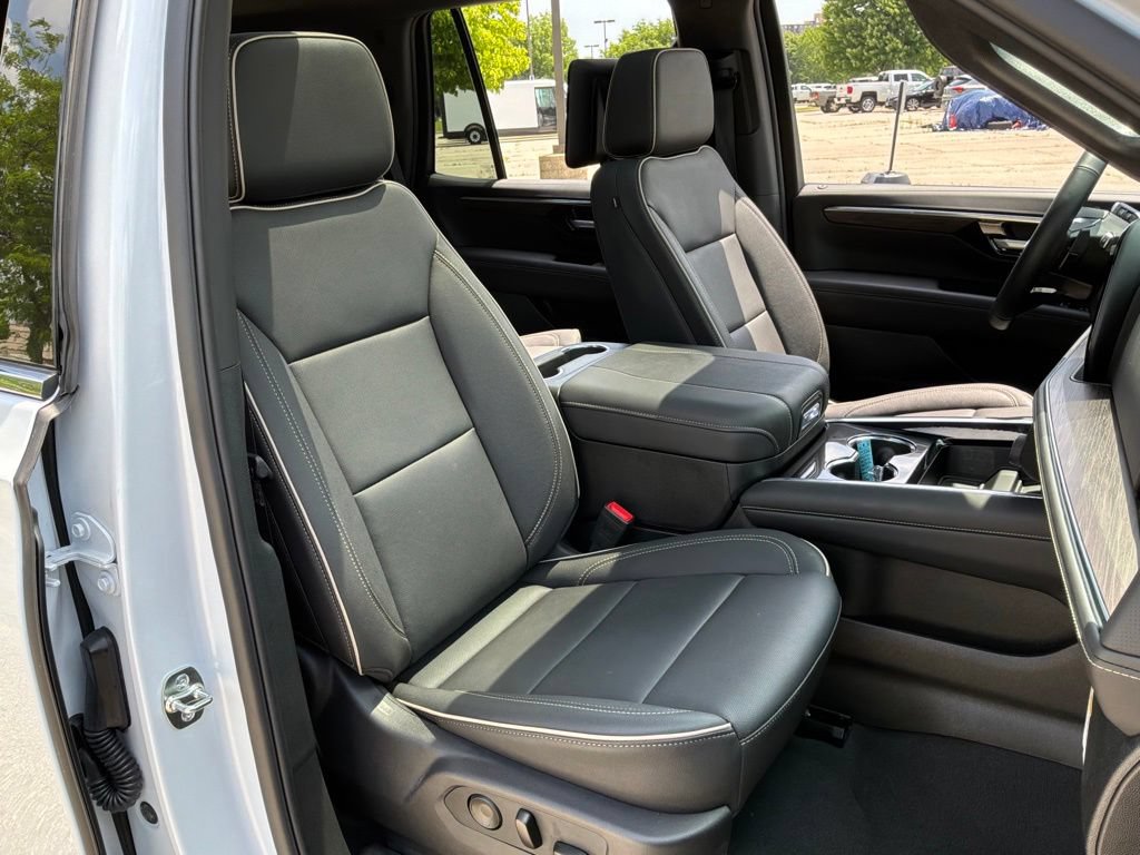 Used 2026 Chevrolet Tahoe Premier AWD/4WD image 34
