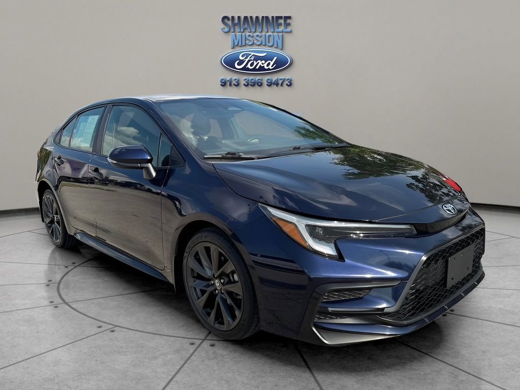 Used 2023 Toyota Corolla SE image 2