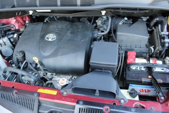 Used 2017 Toyota Sienna XLE w/ XLE Navigation Package FWD image 24