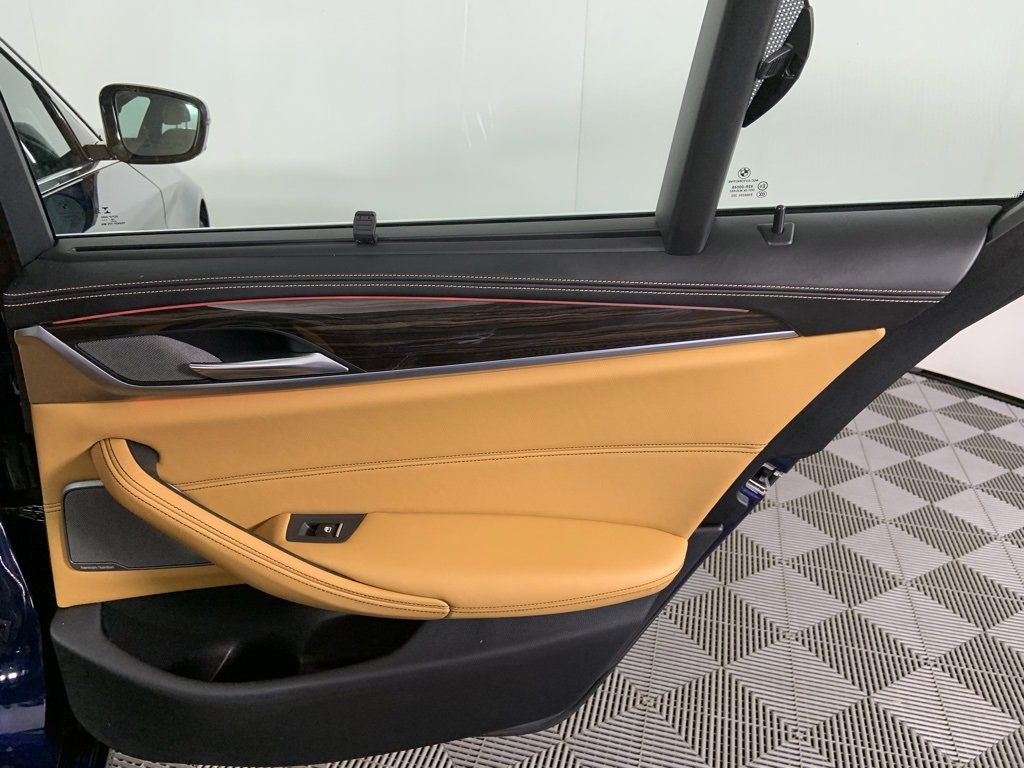 Used 2020 BMW 530e xDrive w/ Executive Package image 26