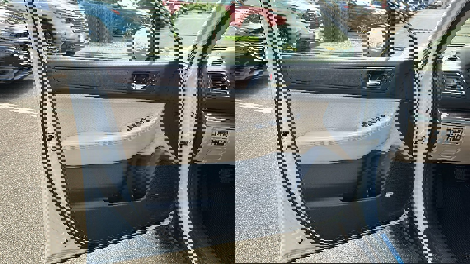 Used 2016 Subaru Outback 3.6R Limited image 9