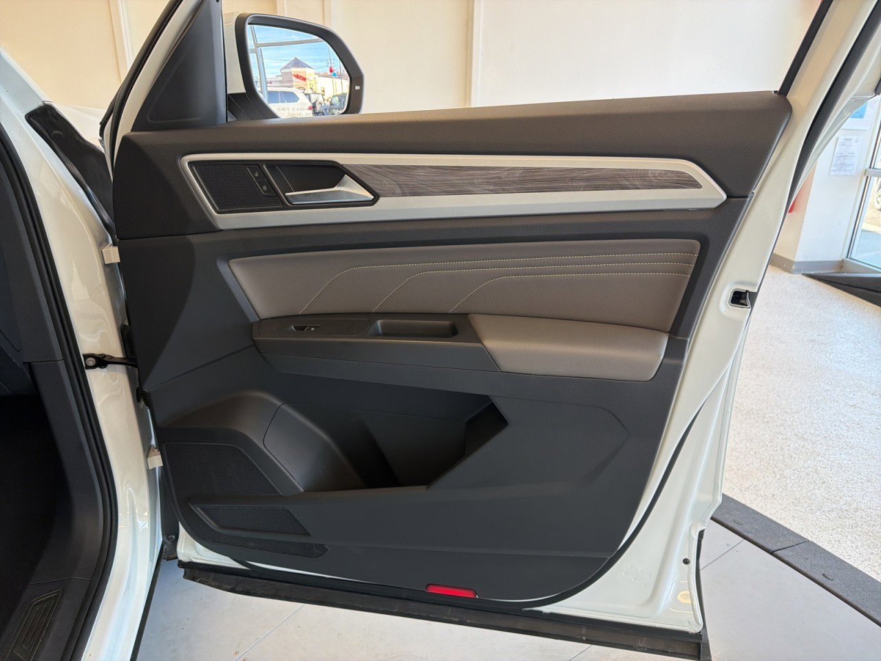 Used 2023 Volkswagen Atlas Cross Sport SE image 47