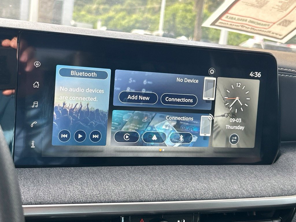 Certified 2025 Nissan Kicks SV FWD image 32