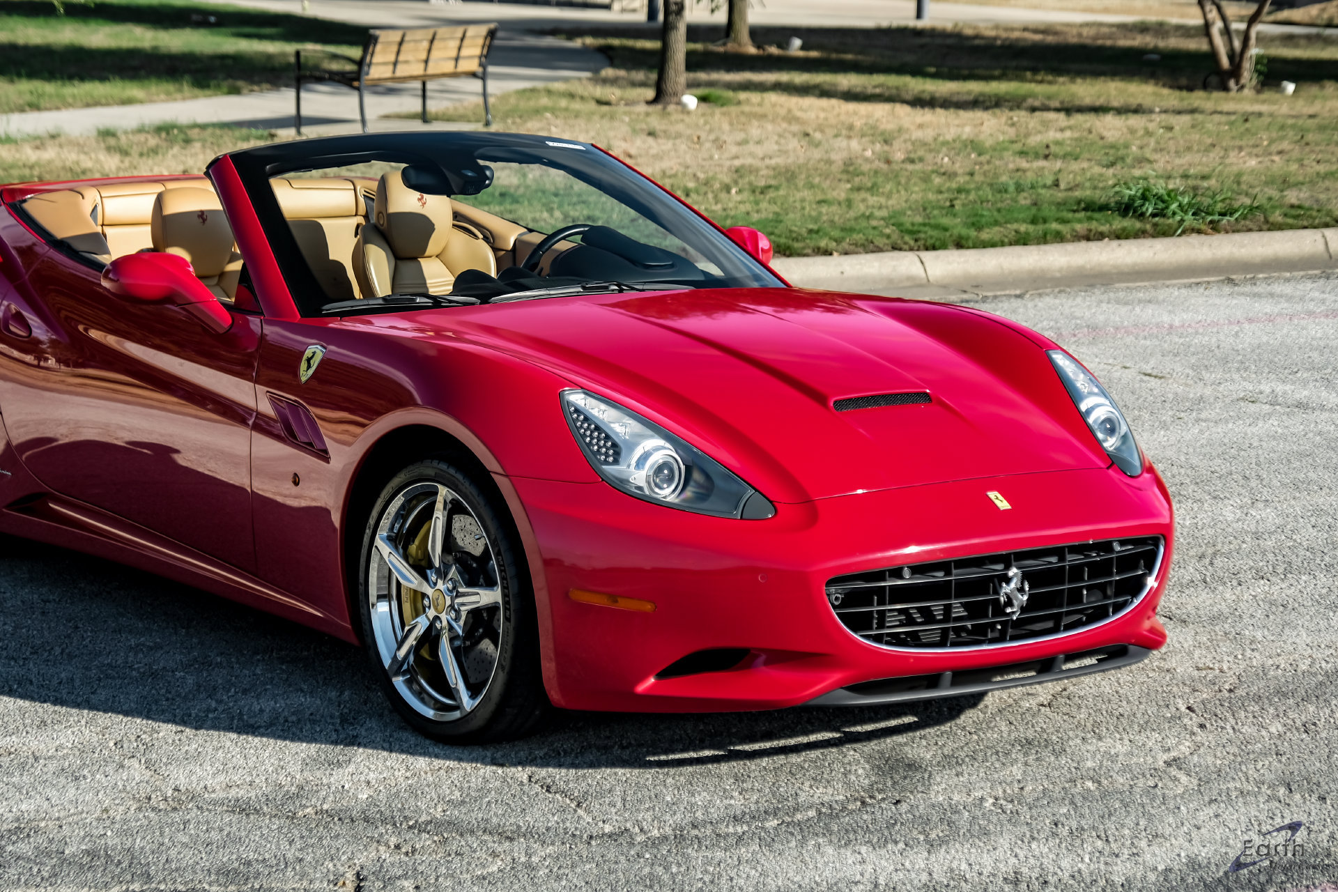 Used 2014 Ferrari California RWD image 32