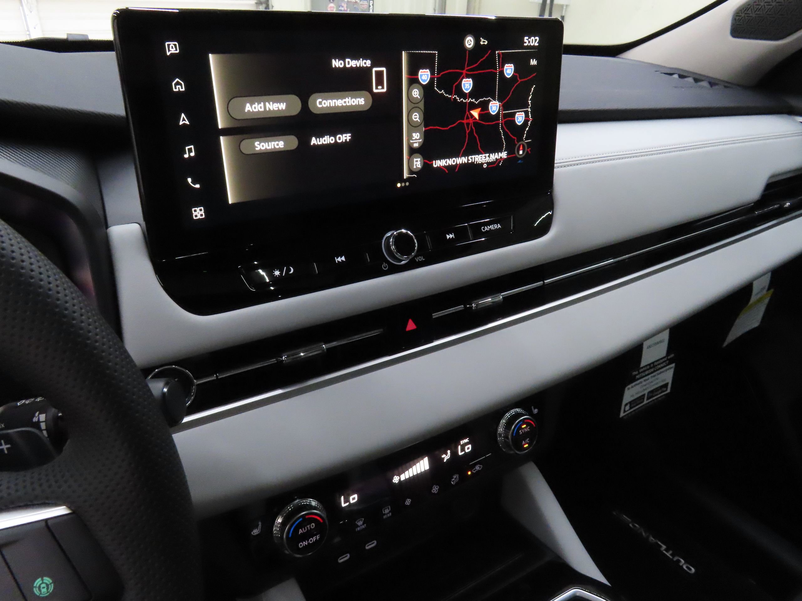 New 2025 Mitsubishi Outlander SE image 16