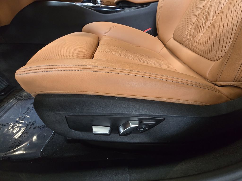 Used 2023 BMW 530e w/ Convenience Package image 27