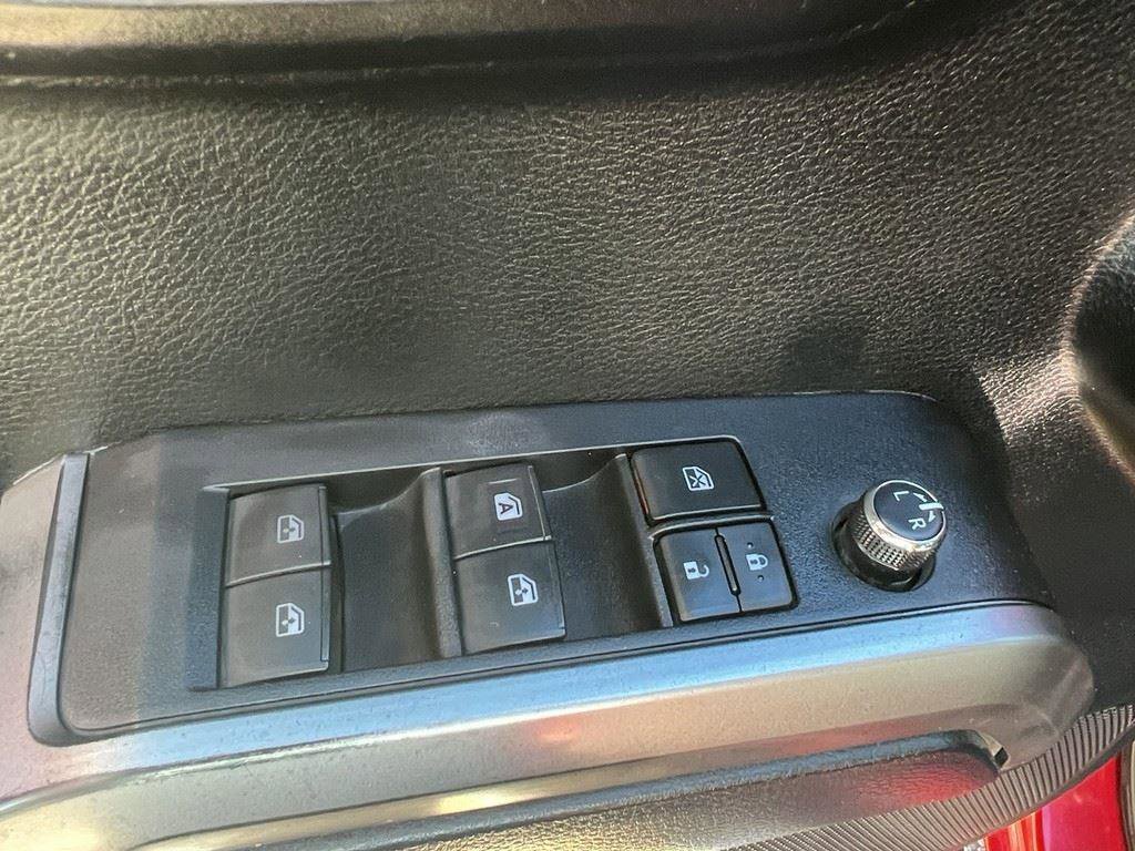 Used 2016 Toyota Tacoma SR5 image 38