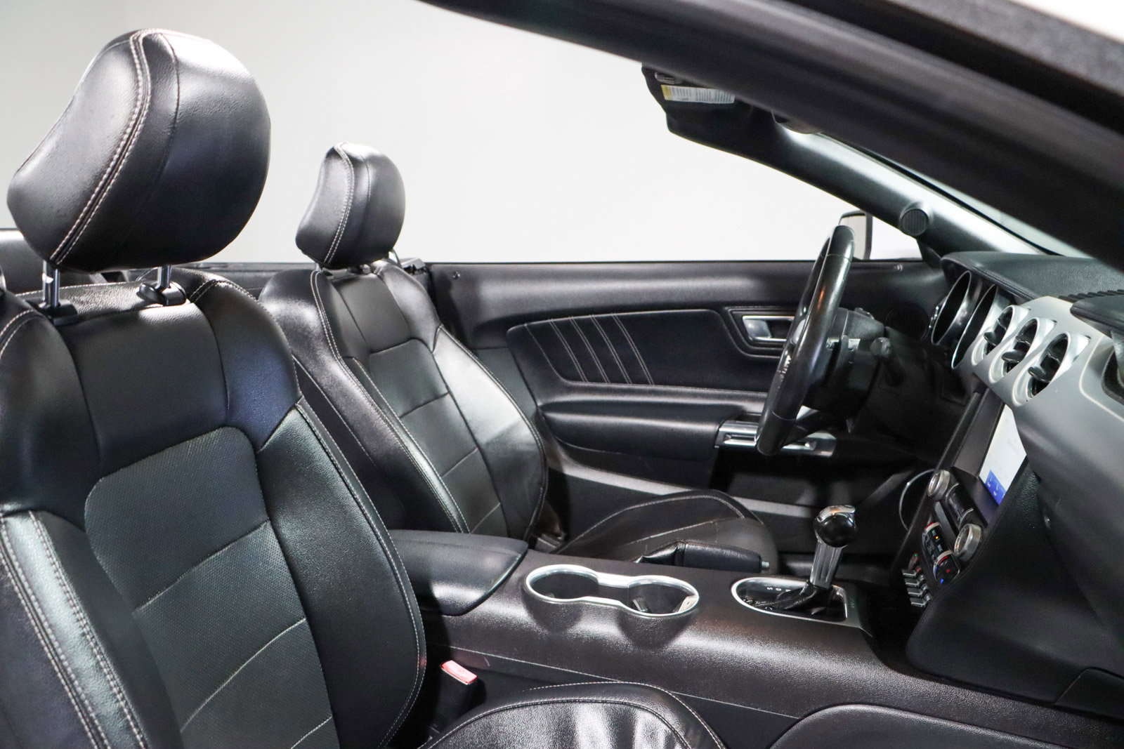 Used 2020 Ford Mustang Premium image 25