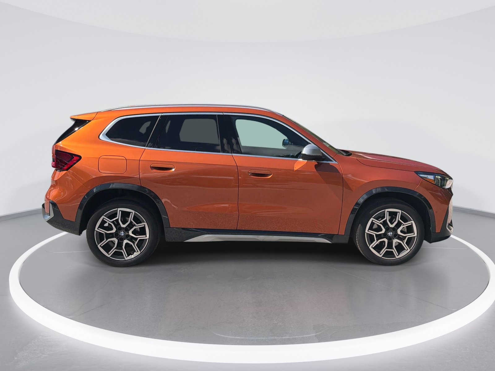 Used 2023 BMW X1 xDrive28i w/ Convenience Package AWD/4WD image 2