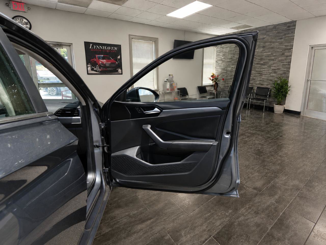 Used 2024 Volkswagen Jetta SE w/ Panoramic Sunroof Package FWD image 20