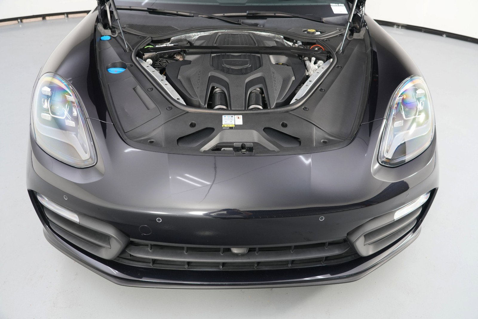 Used 2022 Porsche Panamera 4 w/ Premium Package AWD/4WD image 8