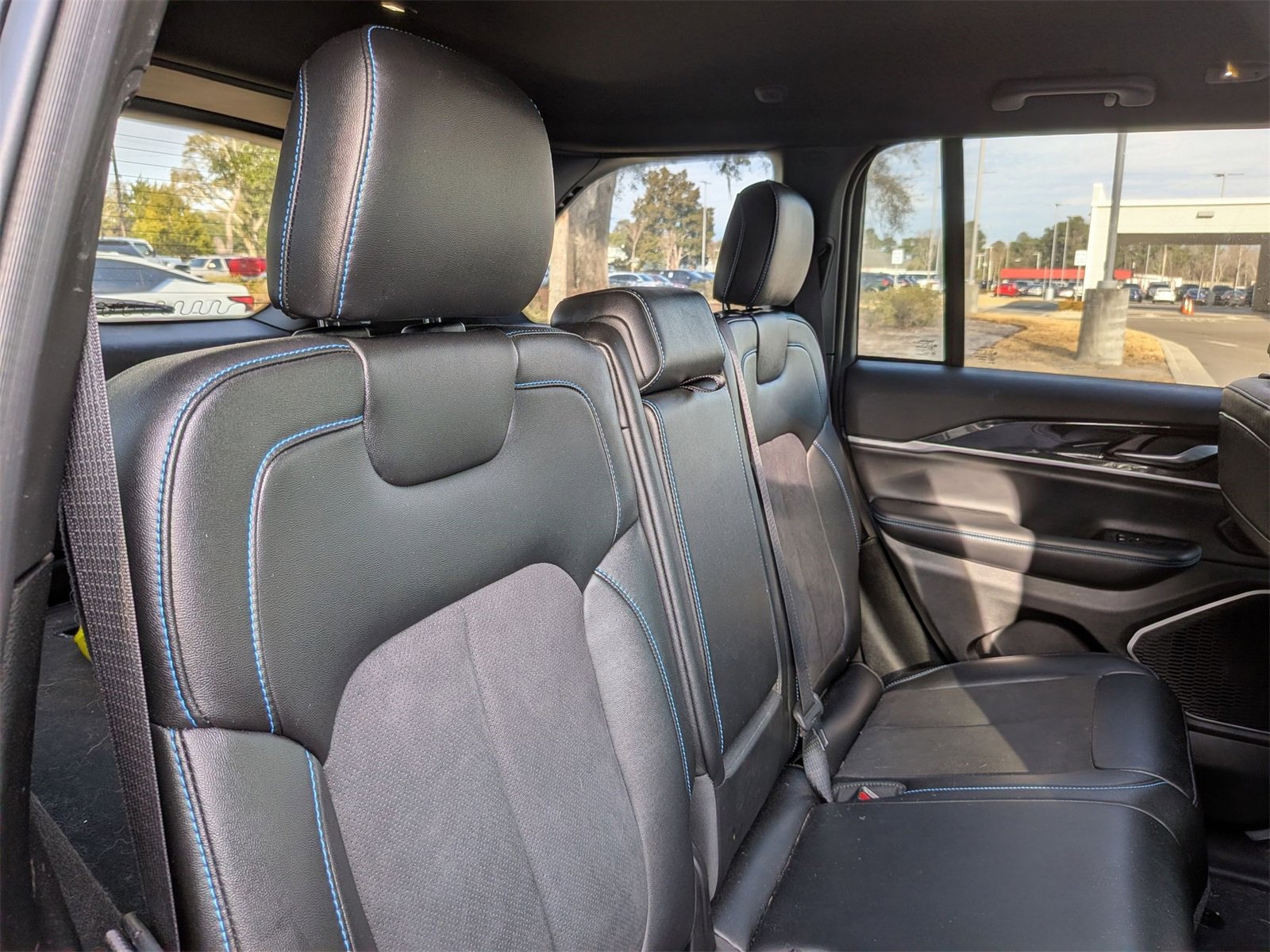 Used 2023 Jeep Grand Cherokee Trailhawk image 32