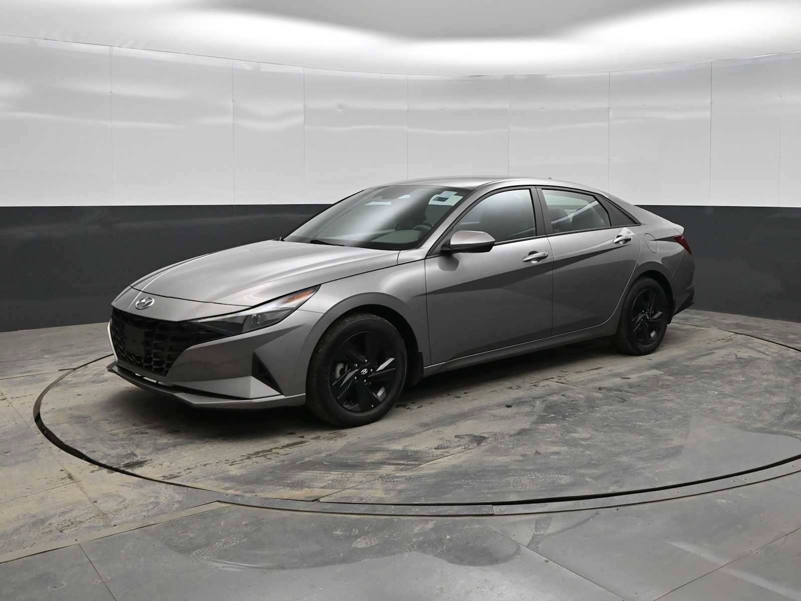 Used 2023 Hyundai Elantra SEL image 1