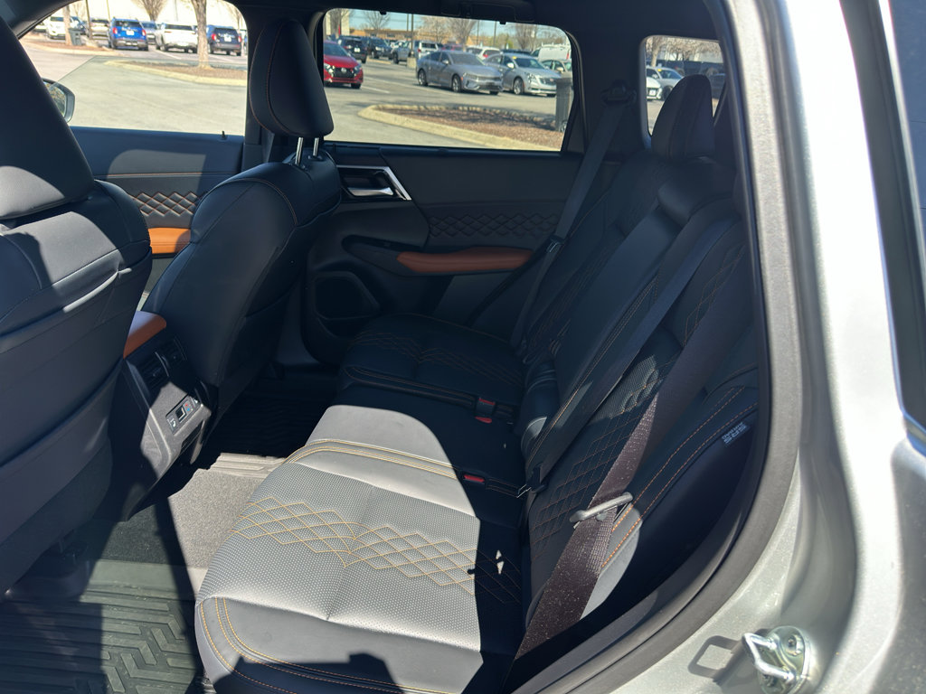 Used 2024 Mitsubishi Outlander SEL image 13
