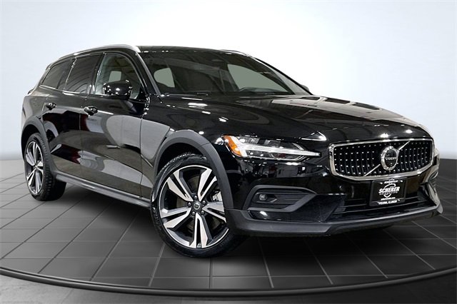 Certified 2025 Volvo V60 B5 Cross Country Plus image 13