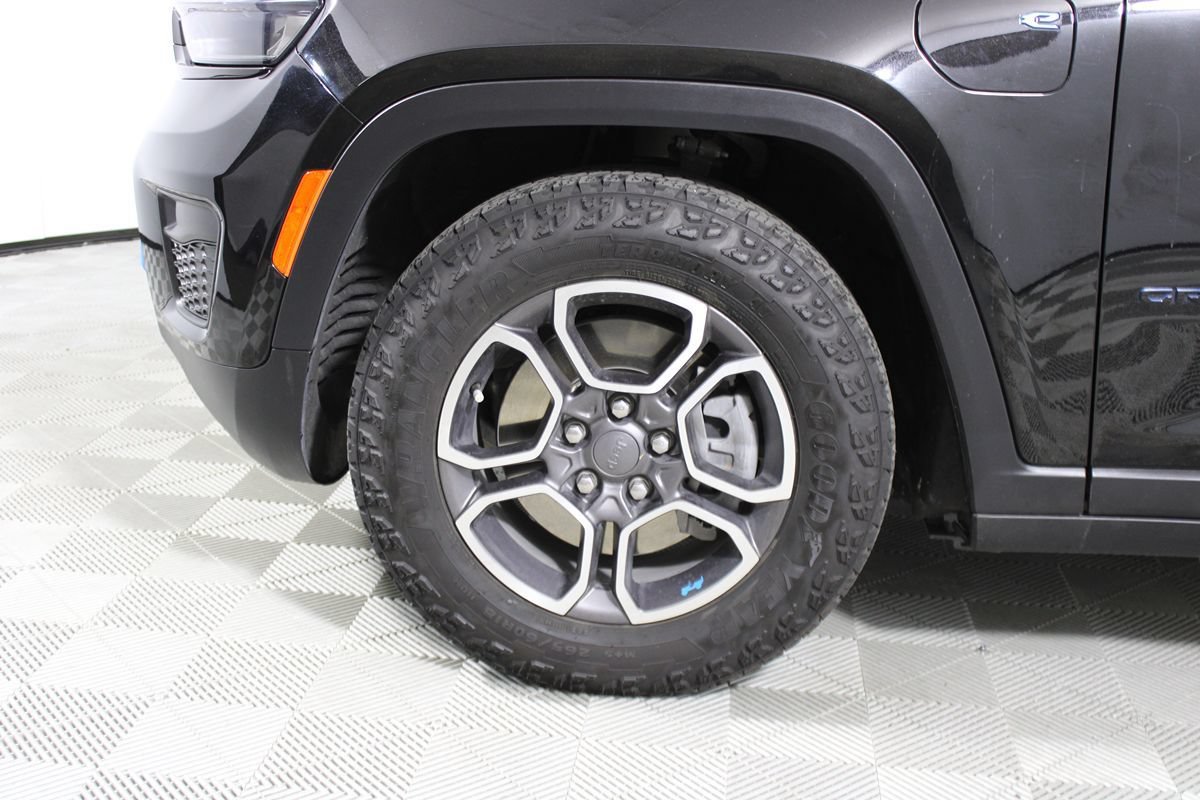 Used 2023 Jeep Grand Cherokee Trailhawk AWD/4WD image 37