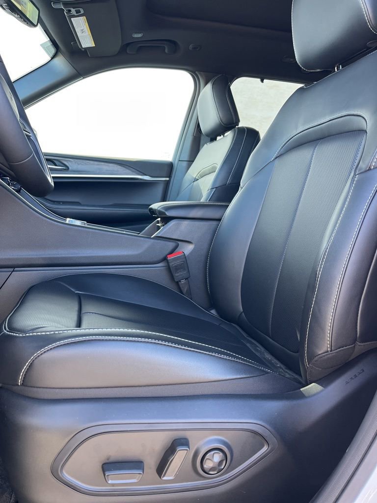 New 2025 Jeep Grand Cherokee Limited 4xe image 9