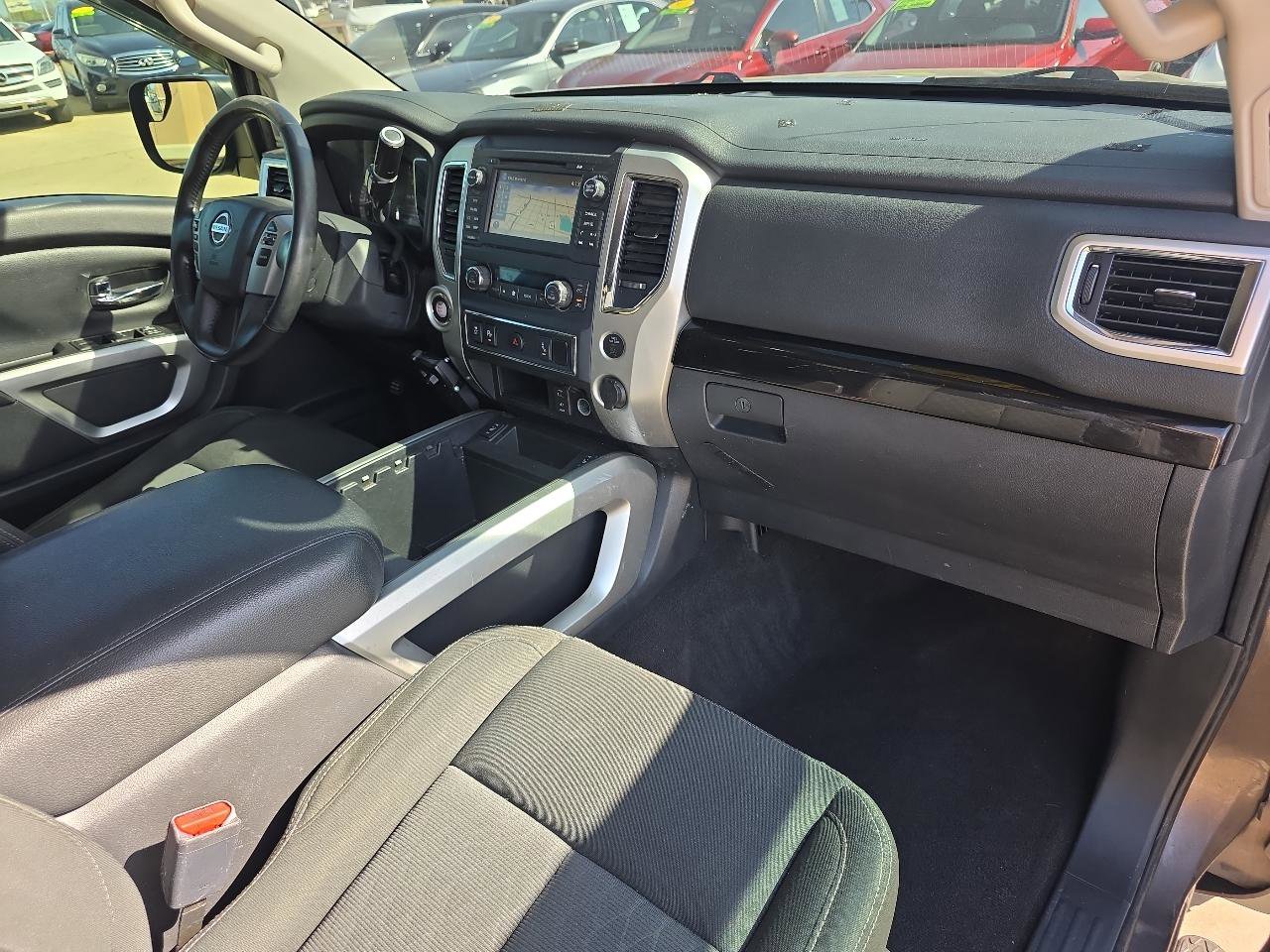 Used 2017 Nissan Titan SV image 19
