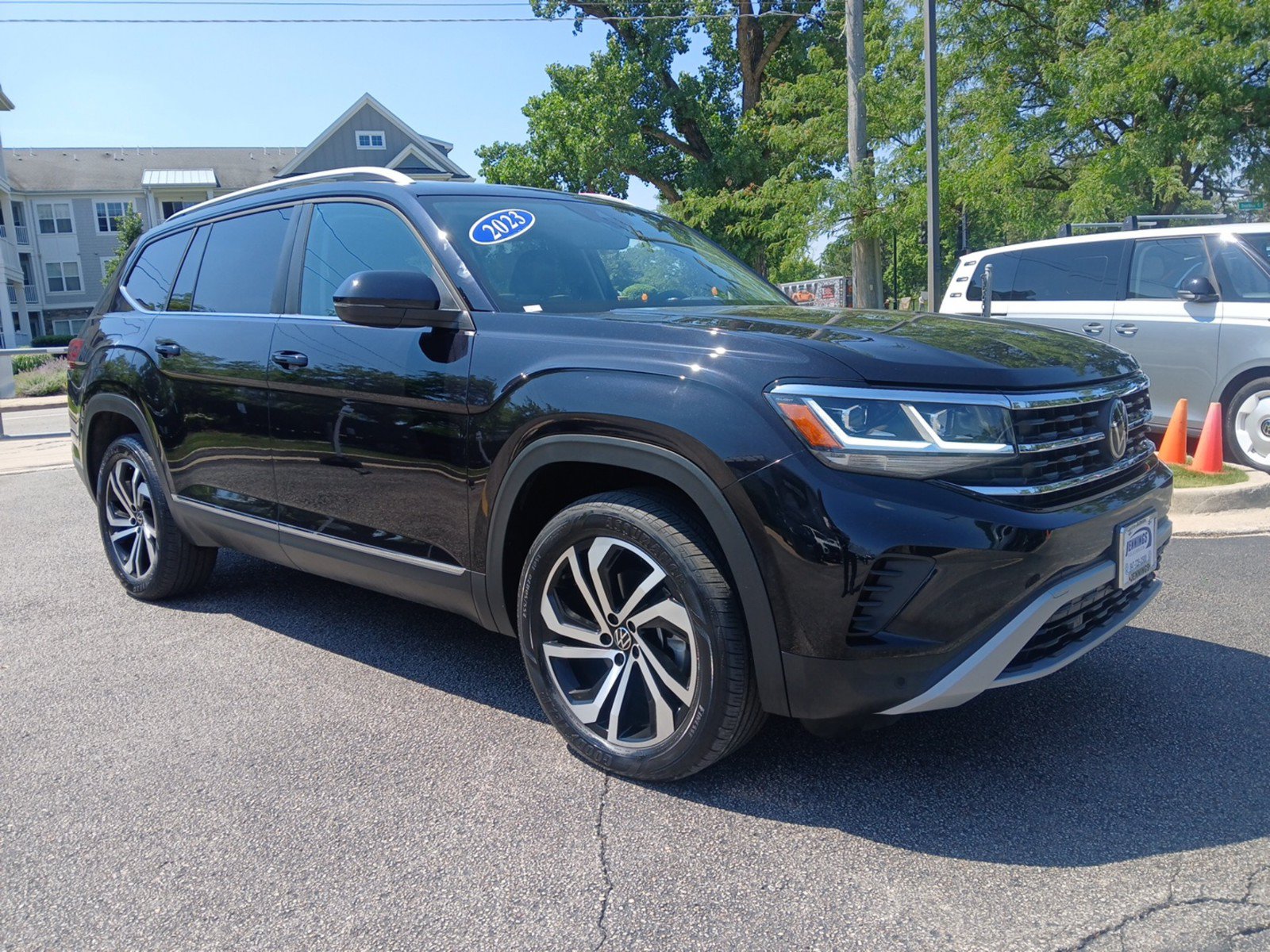 Used 2023 Volkswagen Atlas SEL AWD/4WD image 2