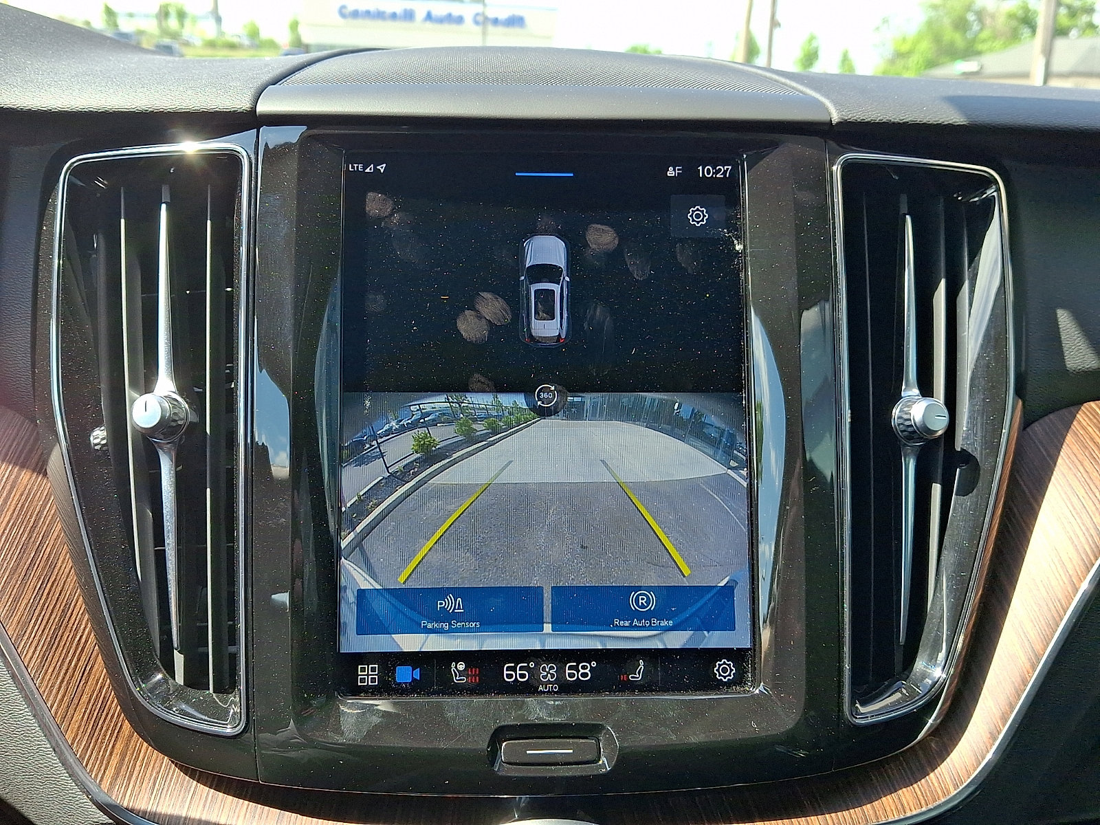Used 2023 Volvo XC60 B5 Plus AWD/4WD image 19