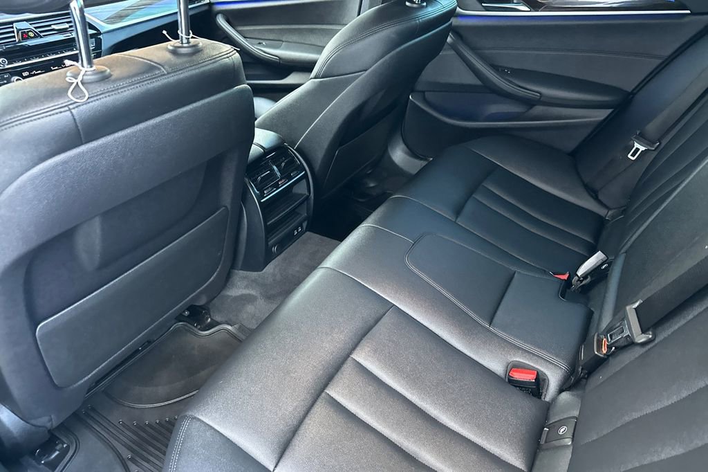 Used 2020 BMW 530e w/ Convenience Package image 12