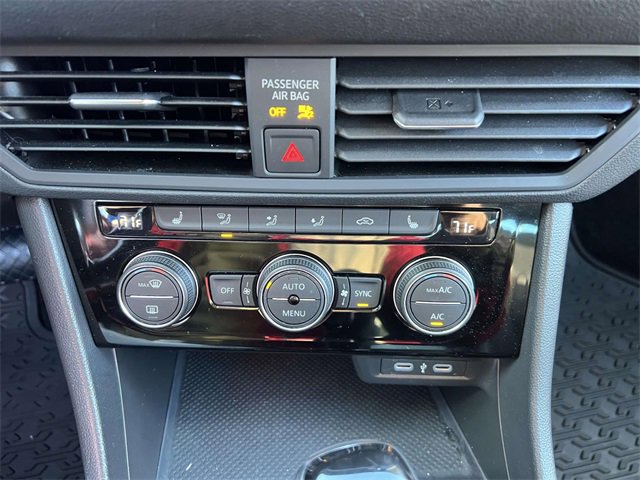 Used 2023 Volkswagen Jetta SE w/ Panoramic Sunroof Package image 21