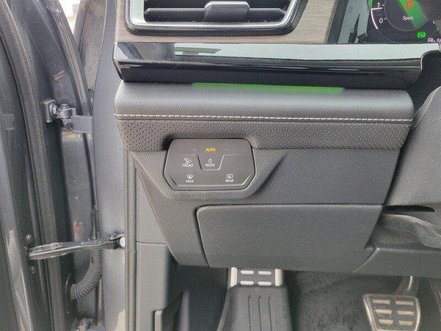 Used 2024 Volkswagen Atlas SEL Premium R-Line image 20