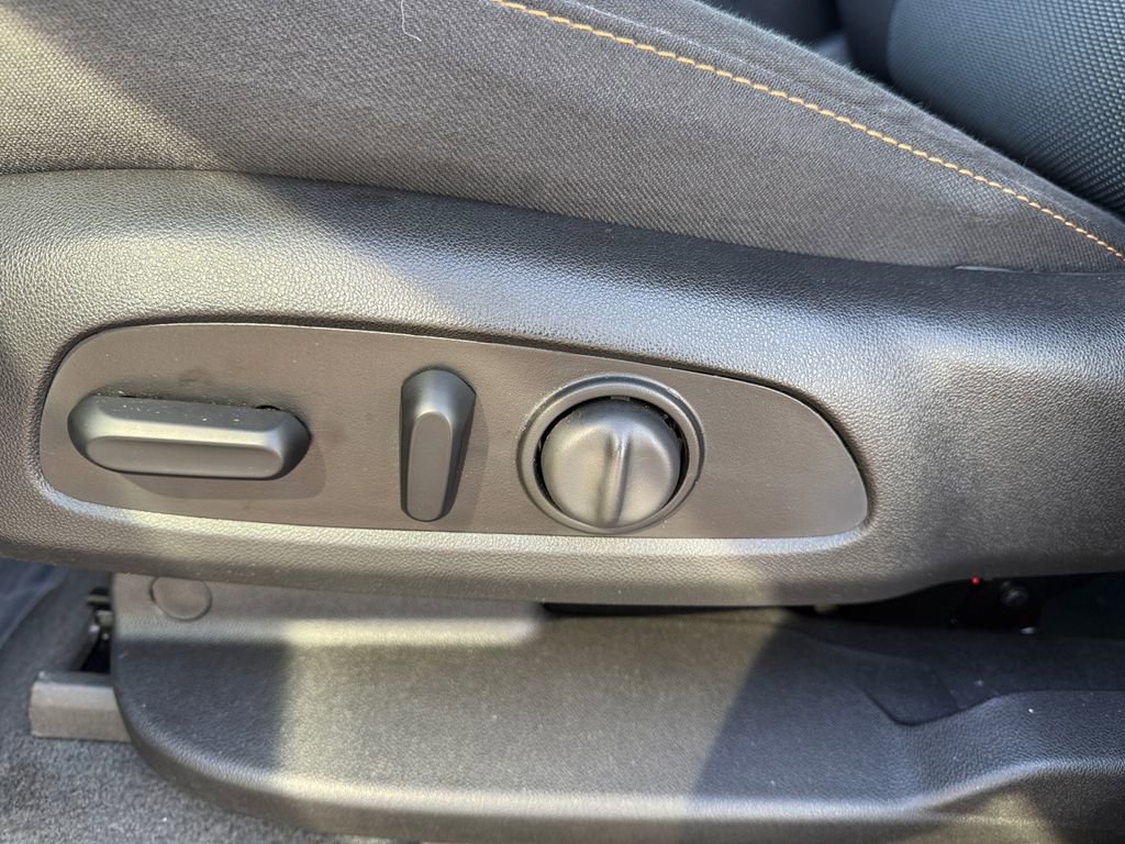 Used 2021 Chevrolet Traverse LT image 16