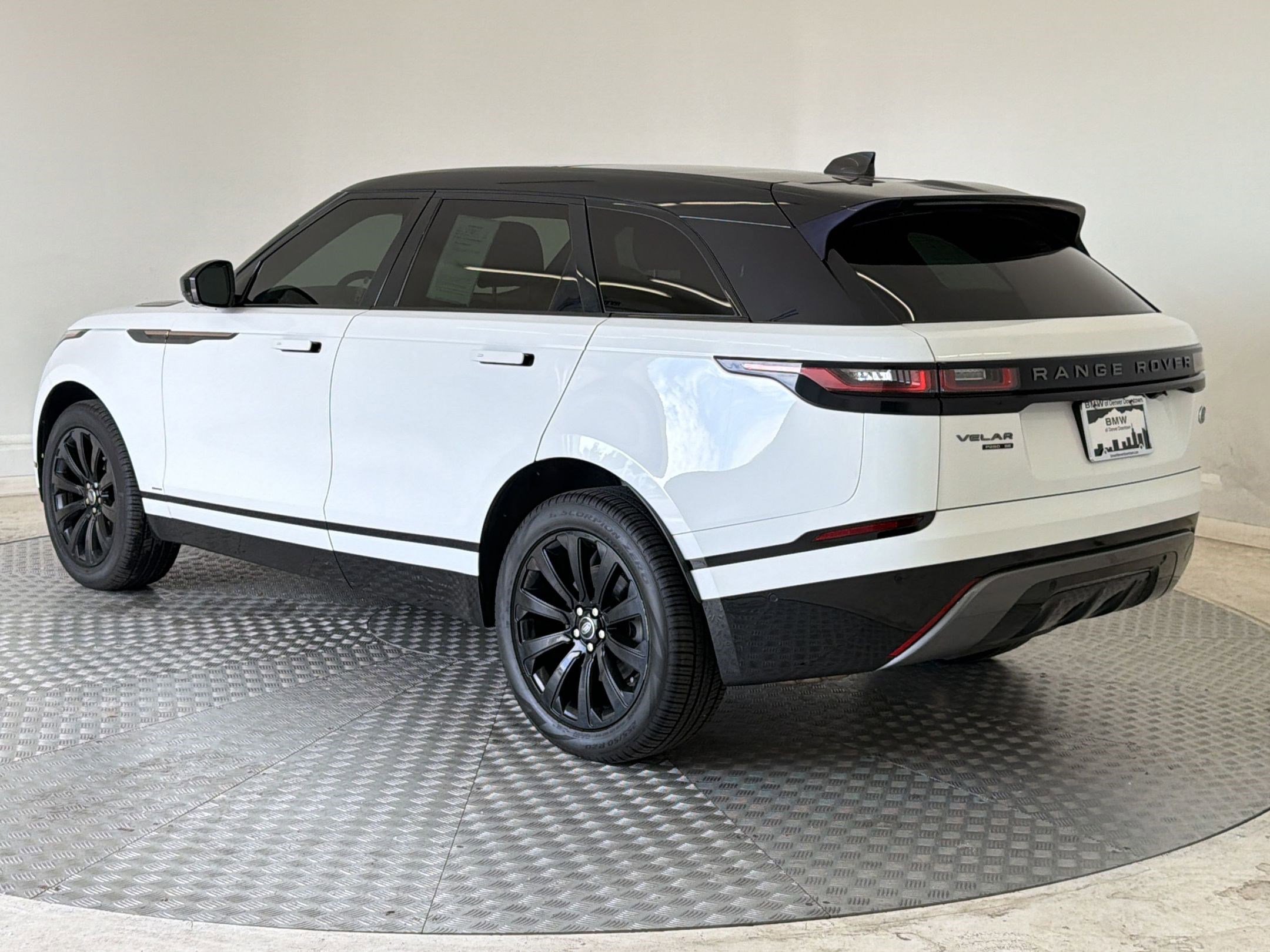 Used 2019 Land Rover Range Rover Velar R-Dynamic SE AWD/4WD image 3
