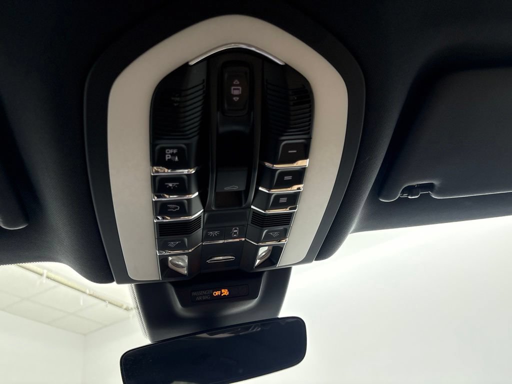 Certified 2023 Porsche Macan S AWD/4WD image 42