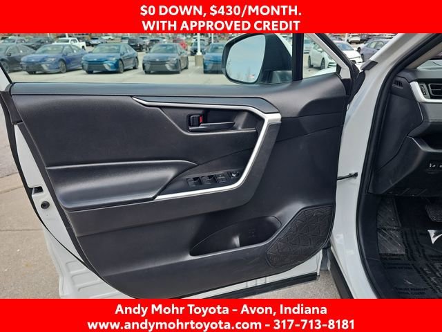 Used 2022 Toyota RAV4 LE FWD image 11