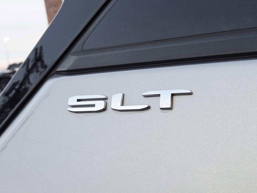 Used 2024 GMC Terrain SLT image 16