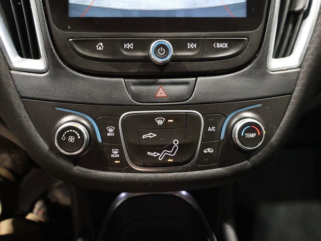 Used 2018 Chevrolet Malibu LT image 28