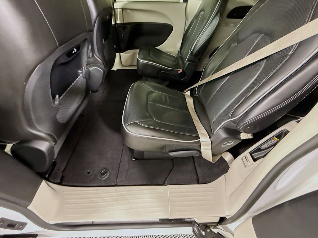 Used 2022 Chrysler Pacifica Limited FWD image 30