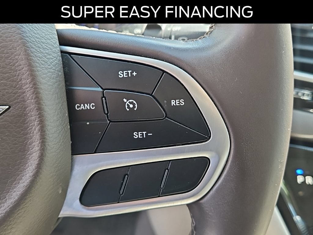 Used 2017 Chrysler Pacifica Touring-L w/ Tire & Wheel Group FWD image 24