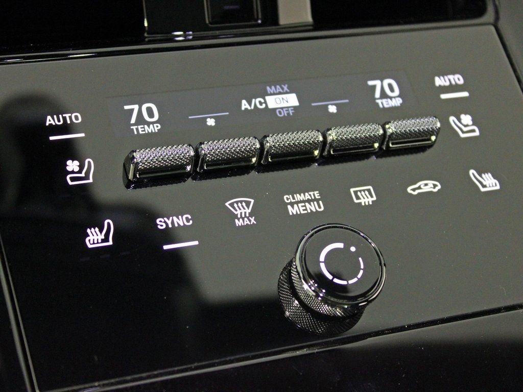 Certified 2025 Porsche Panamera 4 image 31