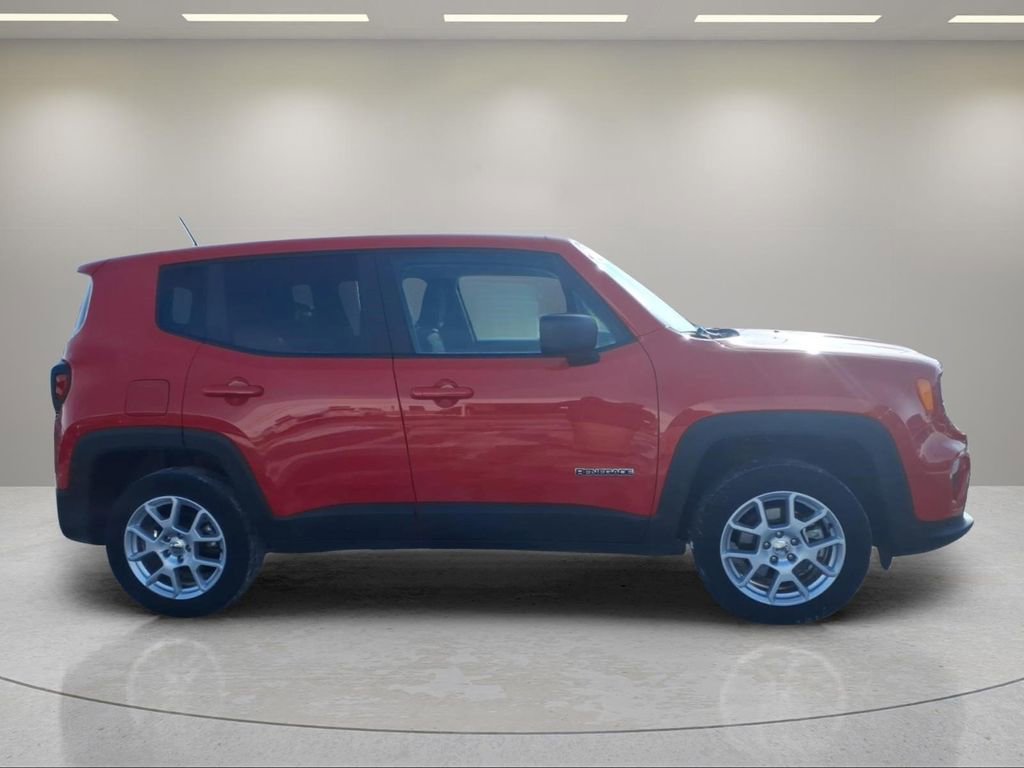 Used 2023 Jeep Renegade Latitude AWD/4WD image 2