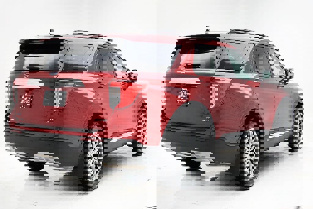 Used 2021 Ford Explorer XLT w/ Equipment Group 202A image 8