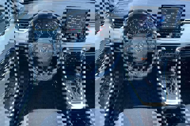 Certified 2022 Toyota RAV4 XLE w/ Convenience Package image 18