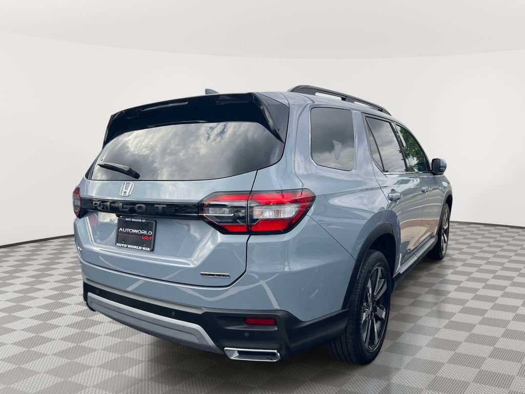 Used 2023 Honda Pilot Touring image 6