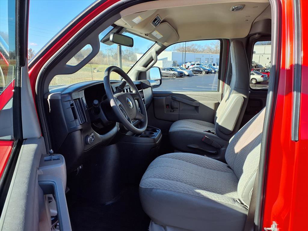 Used 2025 Chevrolet Express 3500 LT w/ LT Preferred Equipment Group RWD image 18