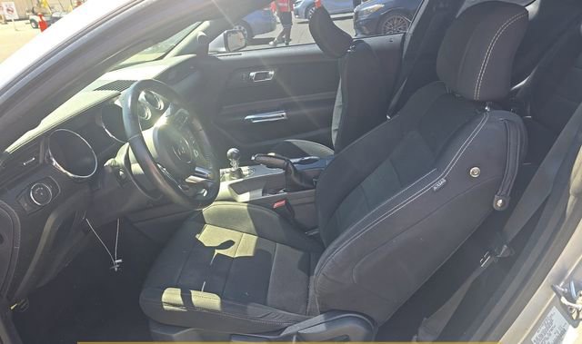 Used 2017 Ford Mustang Coupe RWD image 6