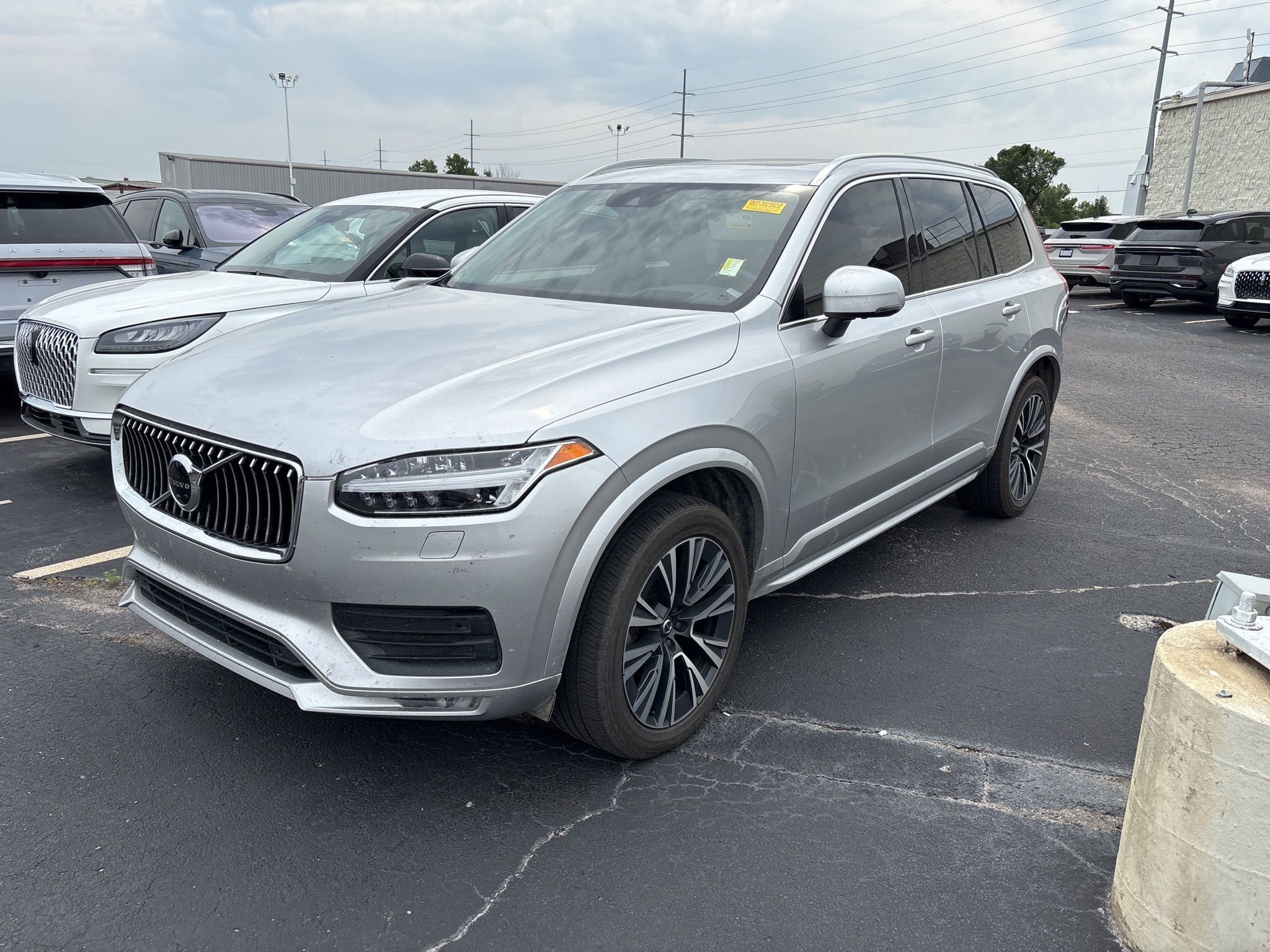 Used 2022 Volvo XC90 T5 Momentum w/ Advanced Package