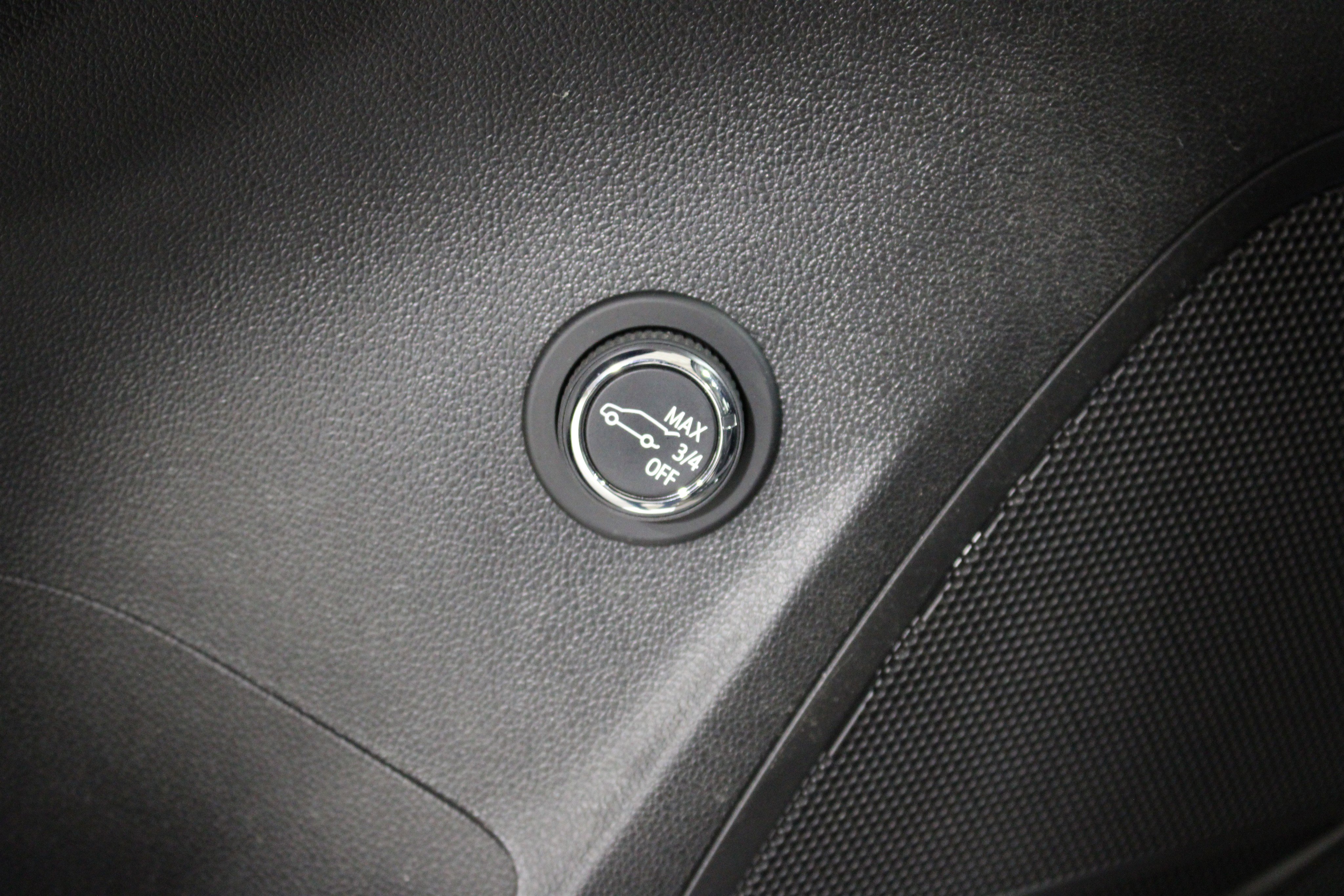 Used 2023 Buick Envision Essence w/ Sport Touring Package image 9