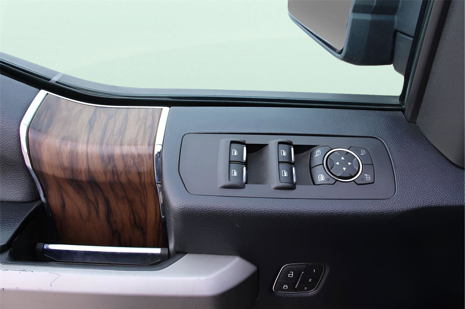 Used 2020 Ford F150 Lariat image 19