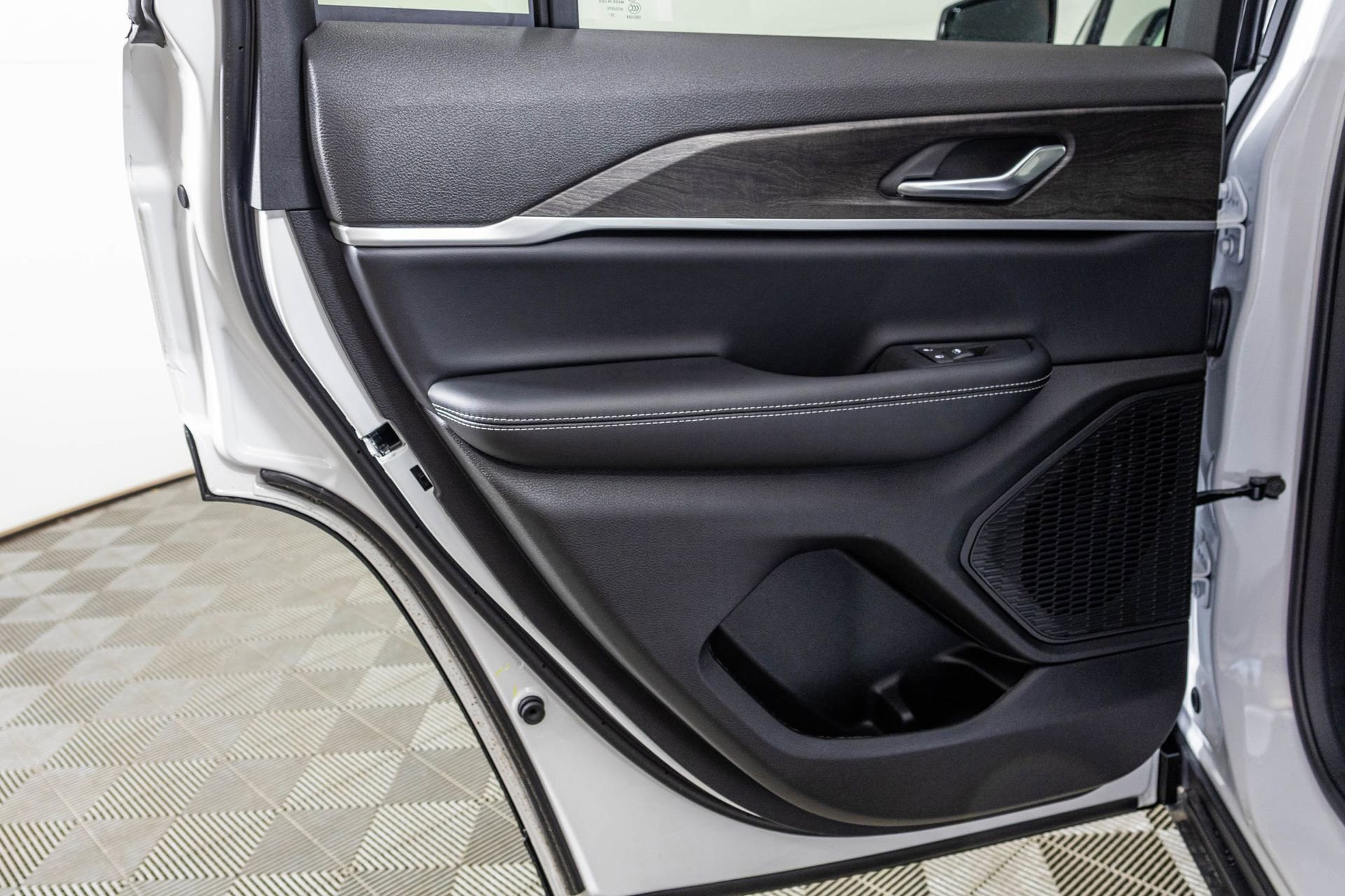 New 2026 Jeep Grand Cherokee Altitude image 38