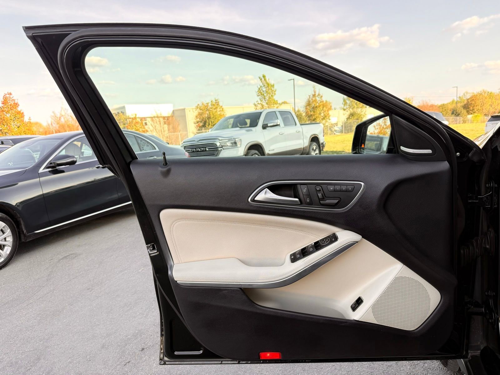 Used 2015 Mercedes-Benz GLA 250 4MATIC image 17