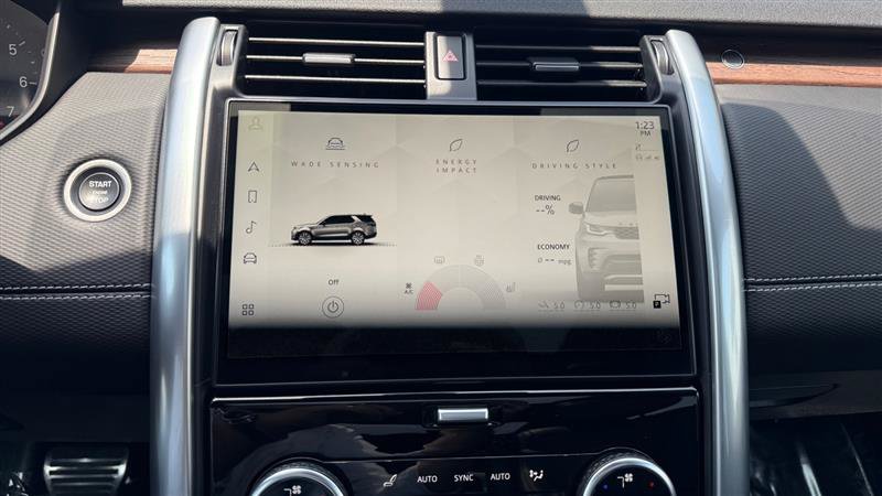 Used 2024 Land Rover Discovery Dynamic SE AWD/4WD image 29