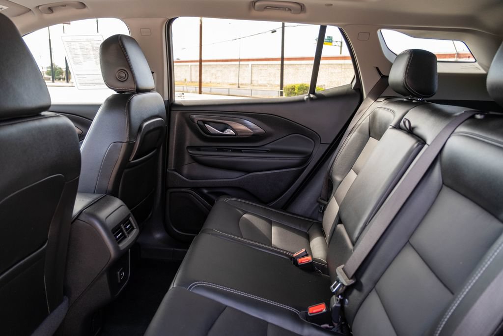 Used 2024 GMC Terrain SLT w/ Infotainment Package II FWD image 17
