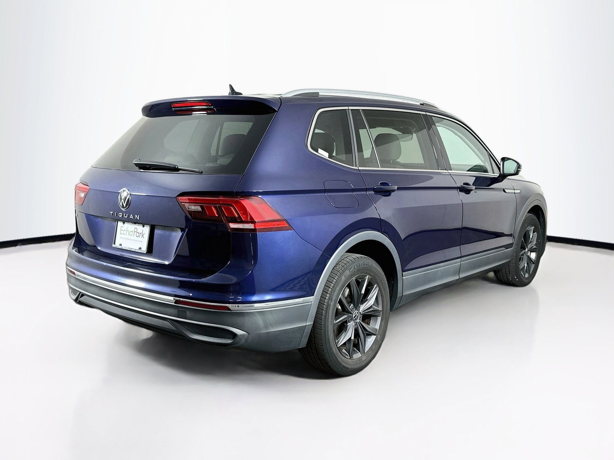 Used 2023 Volkswagen Tiguan SE FWD image 9